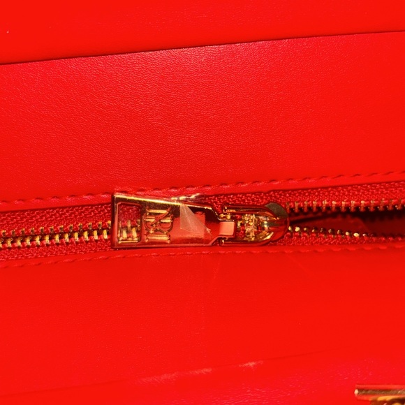🆕 Badgley Mischka Red Quilted Chain Strap Bag - Vegan Leather - Picture 10 of 15